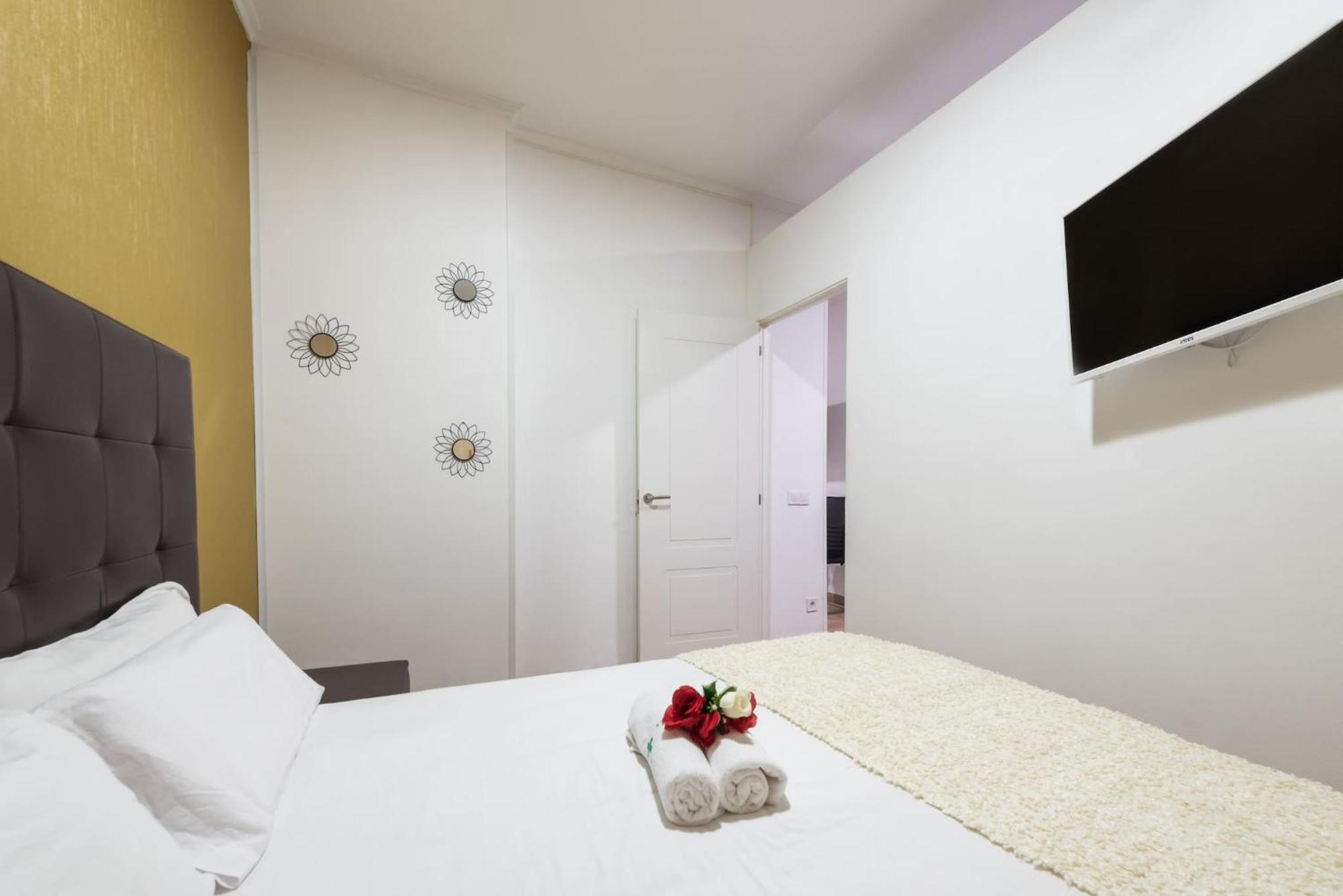 Apartamentos Day Madrid Luna Centro Gran Via Sol Malasana Dış mekan fotoğraf